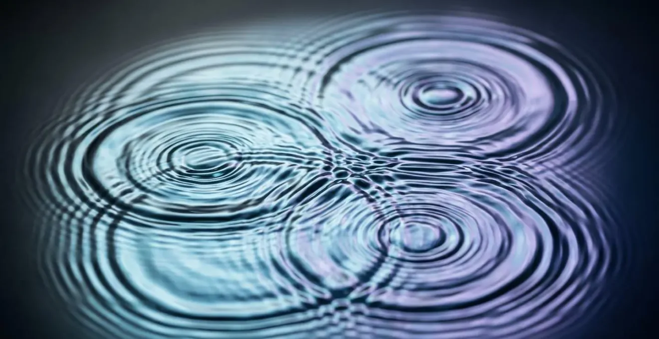 Macro photographic visualization of quantum interference patterns through wave-like structures, illustrating the mechanism by which quantum algorithms amplify correct solutions